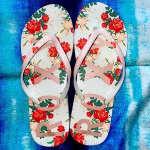 Roxy floral flip flops